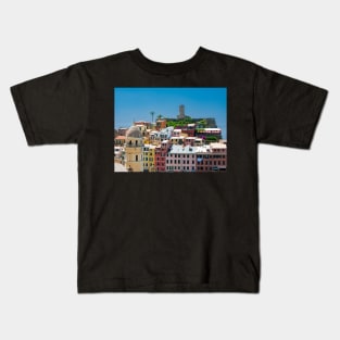 View on the cliff town of Vernazza, one of the colorful Cinque Terre on the Italian west coast Kids T-Shirt